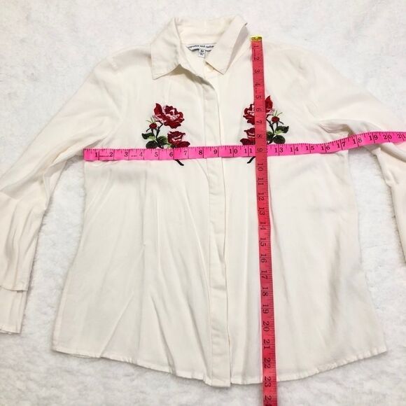 Cupcakes & Cashmeres Kimberly Embroidered Rose - Picture 11 of 11